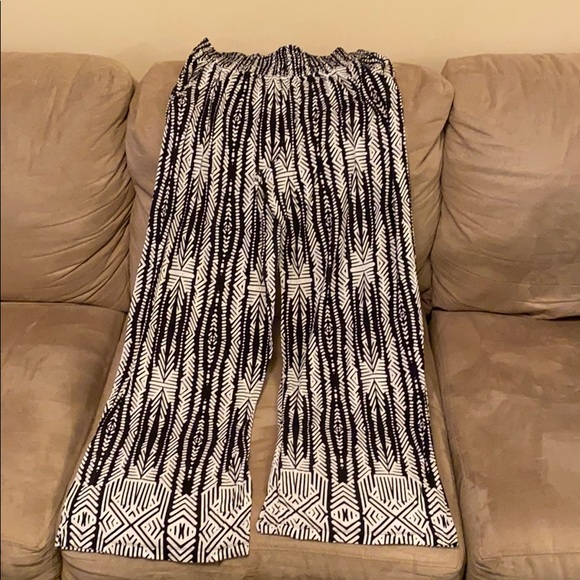 Mossimo Supply Co. Pants - 🛒 Aztec Design Black and White Pants